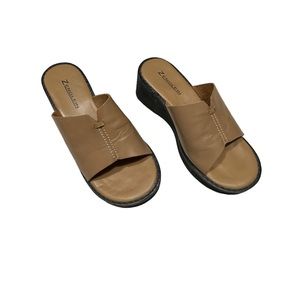 Women’s Zenglein Tan and Black Leather Open Toe Slip On Shoes